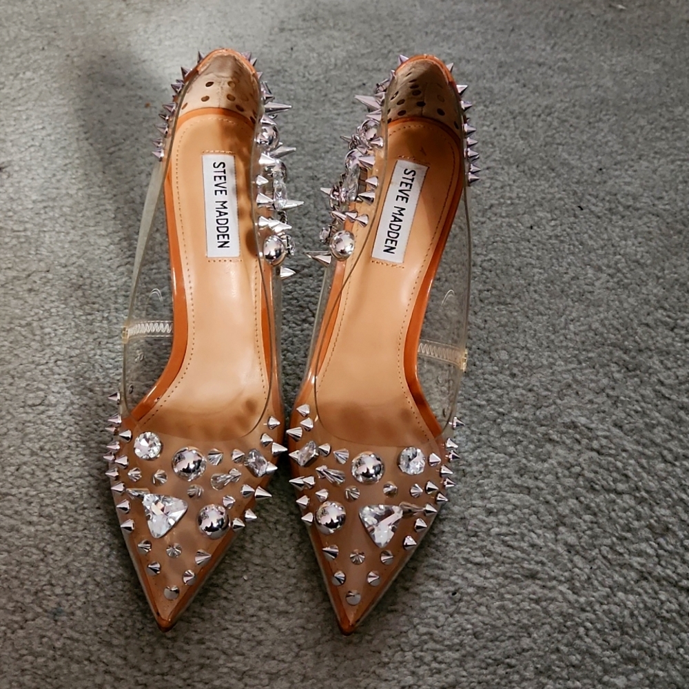 Like new Women's Steve Madden heels w/spikes